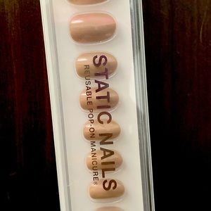Static Nails in rounded shape. Color “Taupe”. Brand new, never opened.